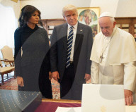 NEWS - Rom: Die Trumps zu Besuch beim Papst - Melania und Ivanka mit Kopfbedekung