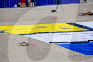 NEWS - Gemälde aus Handtüchern nach Piet Mondriaan am Strand von Scheveningen 