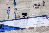 NEWS - Gemälde aus Handtüchern nach Piet Mondriaan am Strand von Scheveningen 