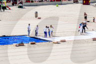 NEWS - Gemälde aus Handtüchern nach Piet Mondriaan am Strand von Scheveningen 
