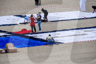 NEWS - Gemälde aus Handtüchern nach Piet Mondriaan am Strand von Scheveningen 