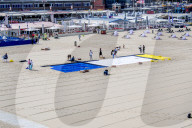 NEWS - Gemälde aus Handtüchern nach Piet Mondriaan am Strand von Scheveningen 