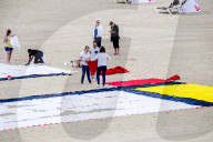 NEWS - Gemälde aus Handtüchern nach Piet Mondriaan am Strand von Scheveningen 