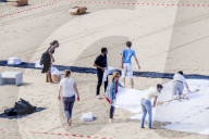 NEWS - Gemälde aus Handtüchern nach Piet Mondriaan am Strand von Scheveningen 