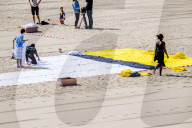 NEWS - Gemälde aus Handtüchern nach Piet Mondriaan am Strand von Scheveningen 