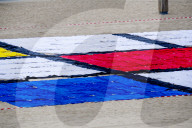 NEWS - Gemälde aus Handtüchern nach Piet Mondriaan am Strand von Scheveningen 