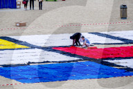 NEWS - Gemälde aus Handtüchern nach Piet Mondriaan am Strand von Scheveningen 