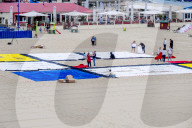 NEWS - Gemälde aus Handtüchern nach Piet Mondriaan am Strand von Scheveningen 