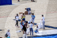 NEWS - Gemälde aus Handtüchern nach Piet Mondriaan am Strand von Scheveningen 