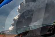 NEWS - Indonesien: Vulkan Sinabung spuckt Asche