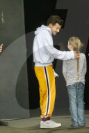 PEOPLE - Louis Tomlinson kriegt Besuch von Freundin Elanor