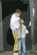 PEOPLE - Louis Tomlinson kriegt Besuch von Freundin Elanor