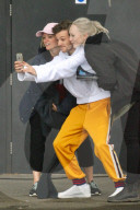 PEOPLE - Louis Tomlinson kriegt Besuch von Freundin Elanor