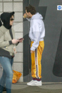 PEOPLE - Louis Tomlinson kriegt Besuch von Freundin Elanor