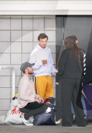 PEOPLE - Louis Tomlinson kriegt Besuch von Freundin Elanor