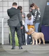 PEOPLE - Louis Tomlinson kriegt Besuch von Freundin Elanor