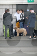 PEOPLE - Louis Tomlinson kriegt Besuch von Freundin Elanor