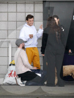 PEOPLE - Louis Tomlinson kriegt Besuch von Freundin Elanor