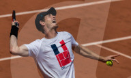PEOPLE - Novak Djokovic trainiert mit Andre Agassi im Roland Garros Stadion