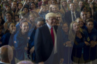 NEWS - Italien: Trump besucht den Militärflugplatz in Sigonella