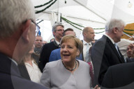 NEWS - München: Angela Merkel im Festzelt bei der Truderinger Festwoche 