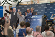 NEWS - München: Angela Merkel im Festzelt bei der Truderinger Festwoche 