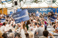 NEWS - MÃ¼nchen: Angela Merkel im Festzelt bei der Truderinger Festwoche 
