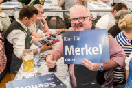 NEWS - MÃ¼nchen: Angela Merkel im Festzelt bei der Truderinger Festwoche 
