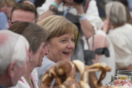 NEWS - München: Angela Merkel im Festzelt bei der Truderinger Festwoche 