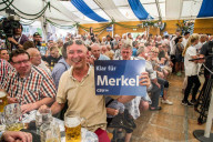 NEWS - MÃ¼nchen: Angela Merkel im Festzelt bei der Truderinger Festwoche 