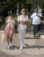 PEOPLE - Cannes 2017: Bella Hadid unwohl in Netzhose