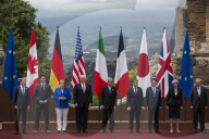 NEWS - G7 in Taormina: Posieren für das Gruppenbild