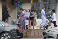 PEOPLE - Alec Baldwin mit der ganzen Familie in New York unterwegs