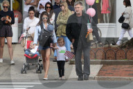 PEOPLE - Alec Baldwin mit der ganzen Familie in New York unterwegs