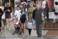 PEOPLE - Alec Baldwin mit der ganzen Familie in New York unterwegs