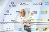PEOPLE - Warten auf Papa: Christina Surer mit Sohn Lio am Nurburgring