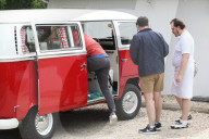 EXKLUSIV - Justin Timberlake und Jessica Biel gehen mit dem VW Bus einkaufen