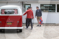 EXKLUSIV - Justin Timberlake und Jessica Biel gehen mit dem VW Bus einkaufen