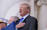 NEWS - Donald Trump legt Blumen nieder in Arlington anlässlich des Memorial Day
