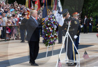 NEWS - Donald Trump legt Blumen nieder in Arlington anlässlich des Memorial Day