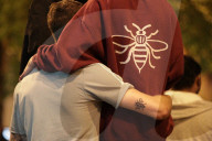 NEWS - Gedenkfeier für die Opfer in Manchester auf dem St. Ann's Square