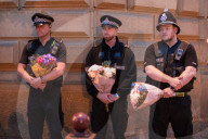 NEWS - Gedenkfeier für die Opfer in Manchester auf dem St. Ann's Square