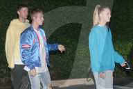 PEOPLE - Justin Bieber geht mit Freunden in den Hamptons zum Dinner