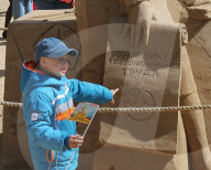 FEATURE - Sandskulpturen Festival in St. Petersburg