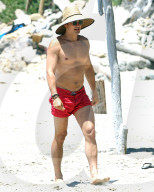 EXKLUSIV - Orlando Bloom mit einer 'Mystery Women' am Beach von Malibu