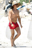 EXKLUSIV - Orlando Bloom mit einer 'Mystery Women' am Beach von Malibu