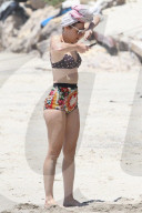 EXKLUSIV - Orlando Bloom mit einer 'Mystery Women' am Beach von Malibu