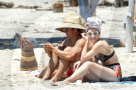 EXKLUSIV - Orlando Bloom mit einer 'Mystery Women' am Beach von Malibu