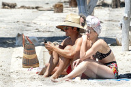 EXKLUSIV - Orlando Bloom mit einer 'Mystery Women' am Beach von Malibu