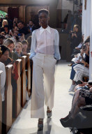 STYLING - Alexa Chung launcht Reval Collection in London